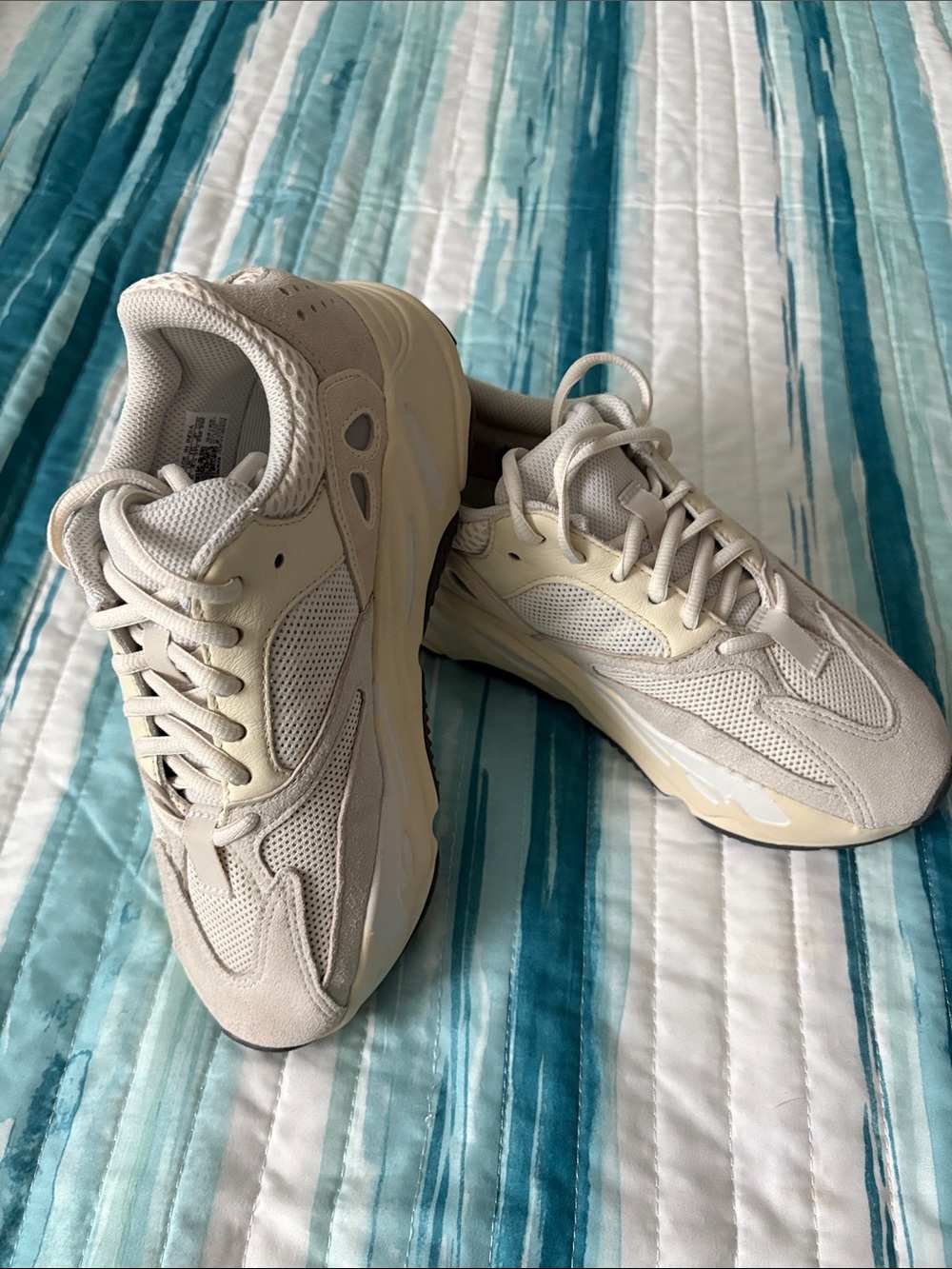 YEEZY Boost 700, Women's 6